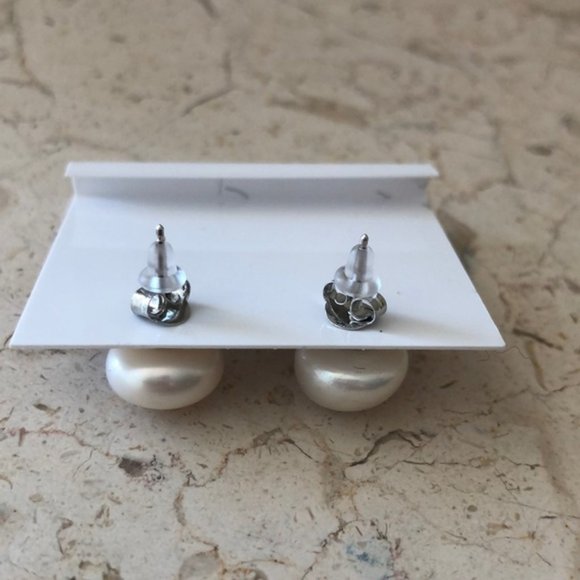 Iris & Lily  Sterling Silver Studs Freshwater Pearl earrings 13mm - Picture 3 of 5